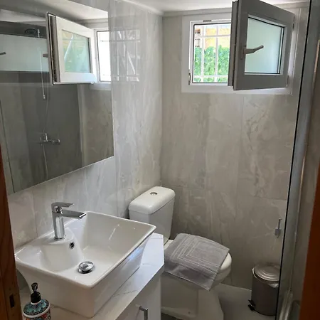 Cozy Kolonaki Retreat Kremastí