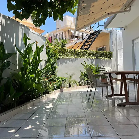 Cozy Kolonaki Retreat Kremastí