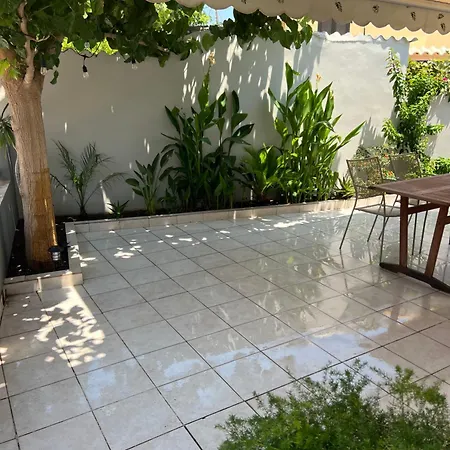 Cozy Kolonaki Retreat Kremastí