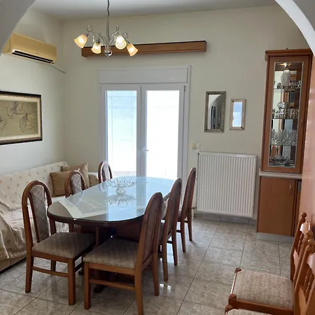 Cozy Kolonaki Retreat * Kremastí